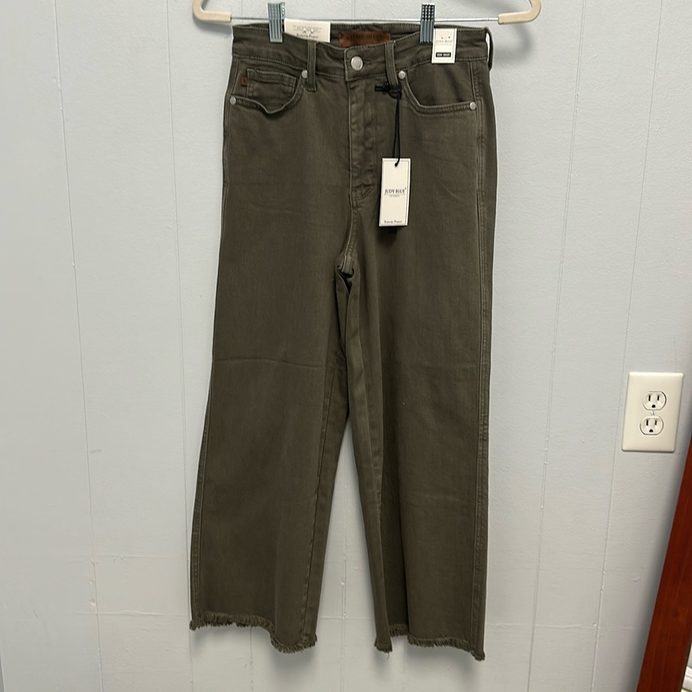 Judy Blue Olive Wide leg crop with frayed hem. New with tags.